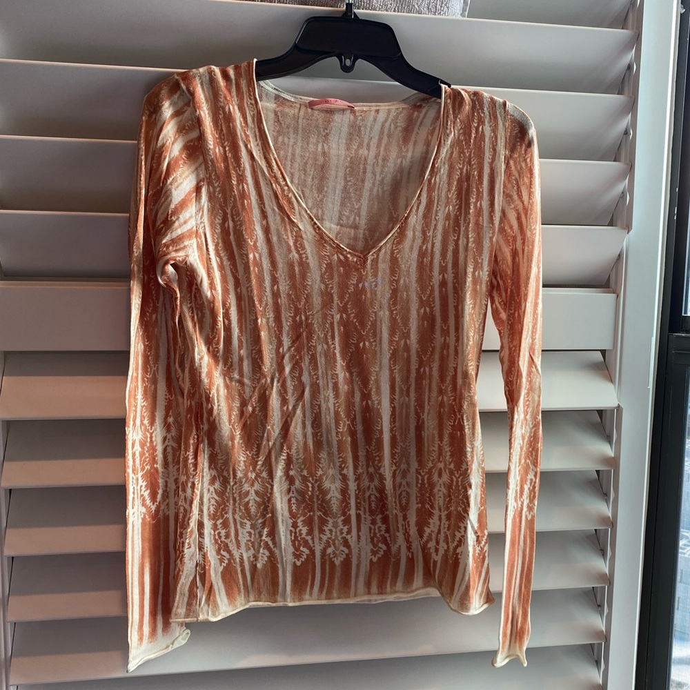 Women’s lightweight long sleeve top
